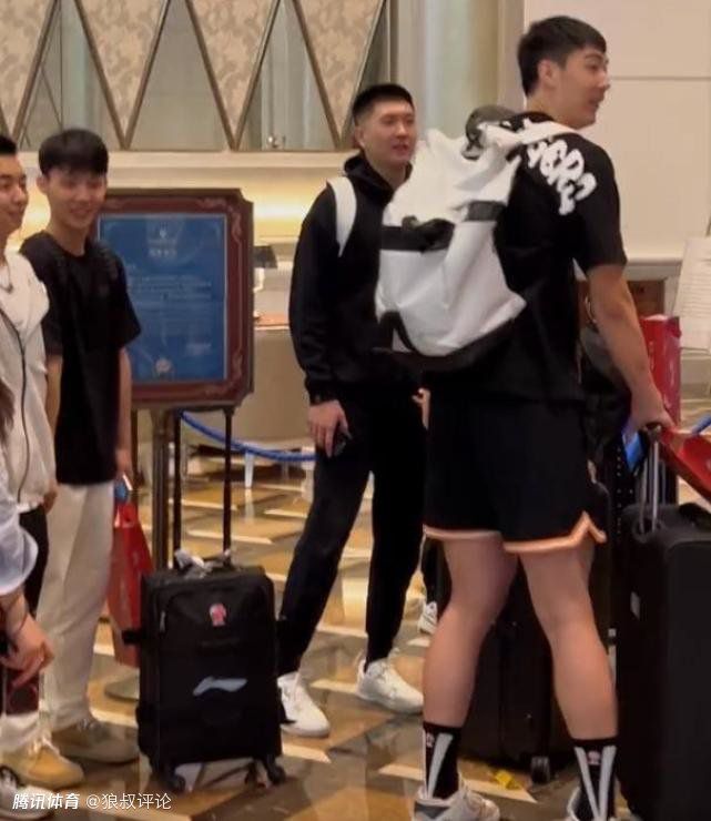 为了使演员们对海上救援技能和精神有完整且深度的认知，导演要求所有演员都要提前进组接受训练课程，在专业的系统训练下，彭于晏、王彦霖、辛芷蕾等几位主演也越发展现出专业救援队员的风范